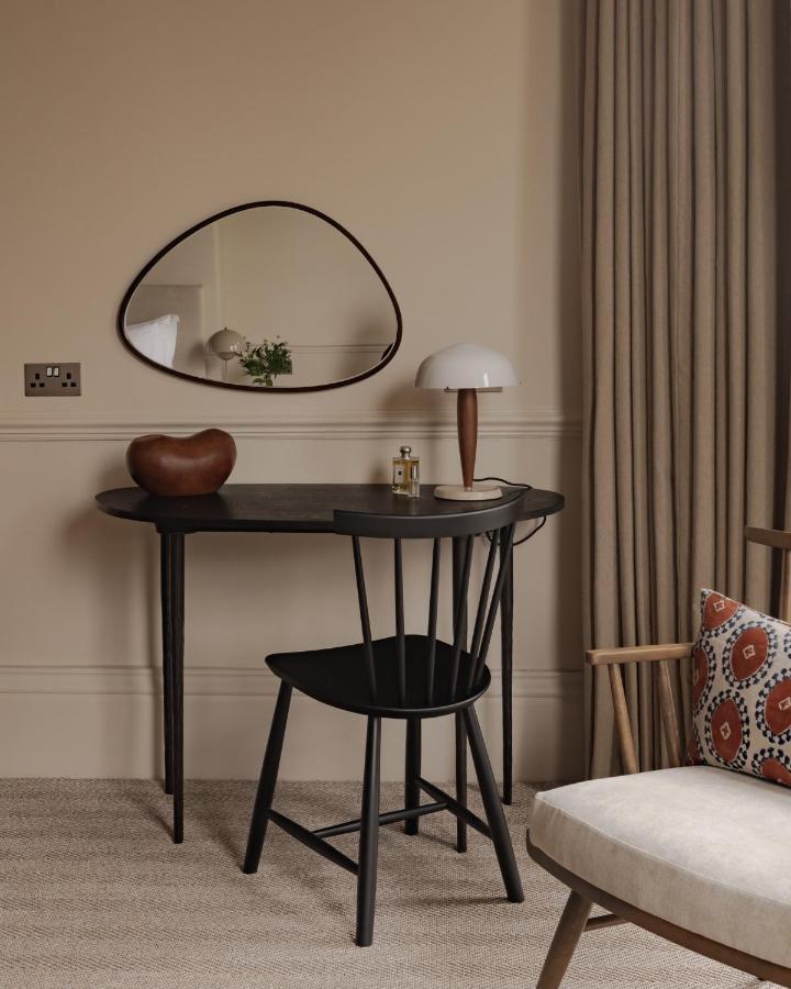Leighton House - Boutique Guesthouse Bath Luaran gambar A contemporary dressing table