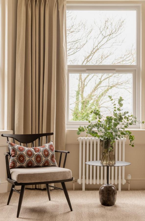 Leighton House - Boutique Guesthouse Bath Luaran gambar A window with a windowsill