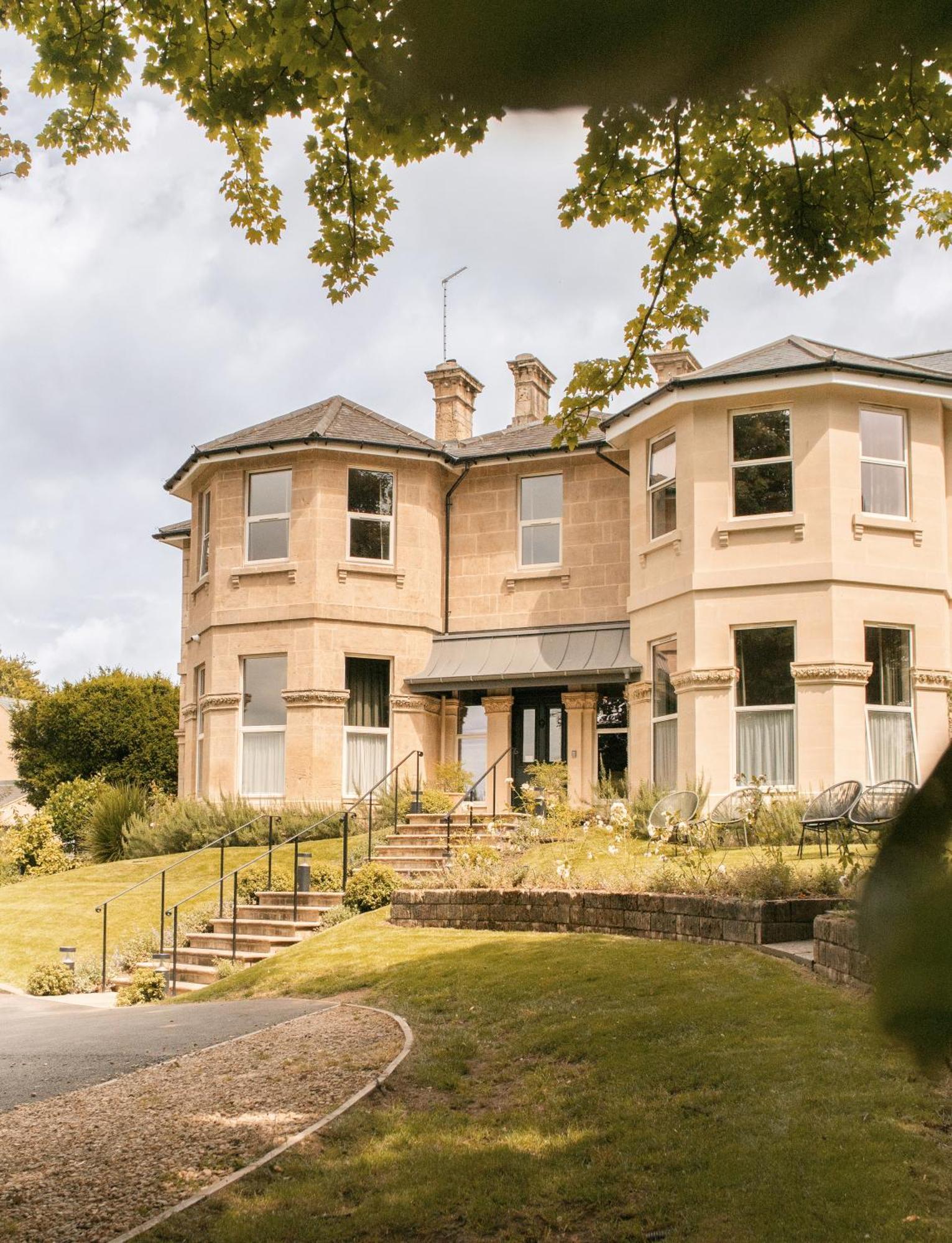 Leighton House - Boutique Guesthouse Bath Luaran gambar The former vicarage of St. Andrew's Church, now the home of the school's headmaster