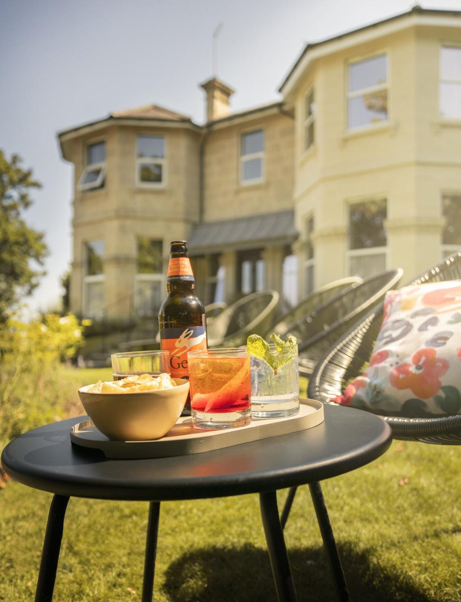 Leighton House - Boutique Guesthouse Bath Luaran gambar A bottle of Coors Light