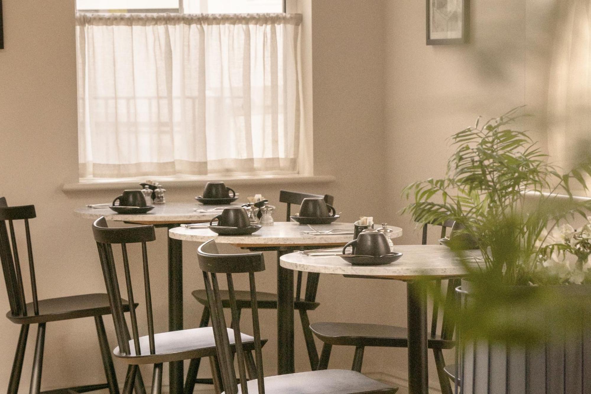 Leighton House - Boutique Guesthouse Bath Luaran gambar A tea room in Kyoto, Japan